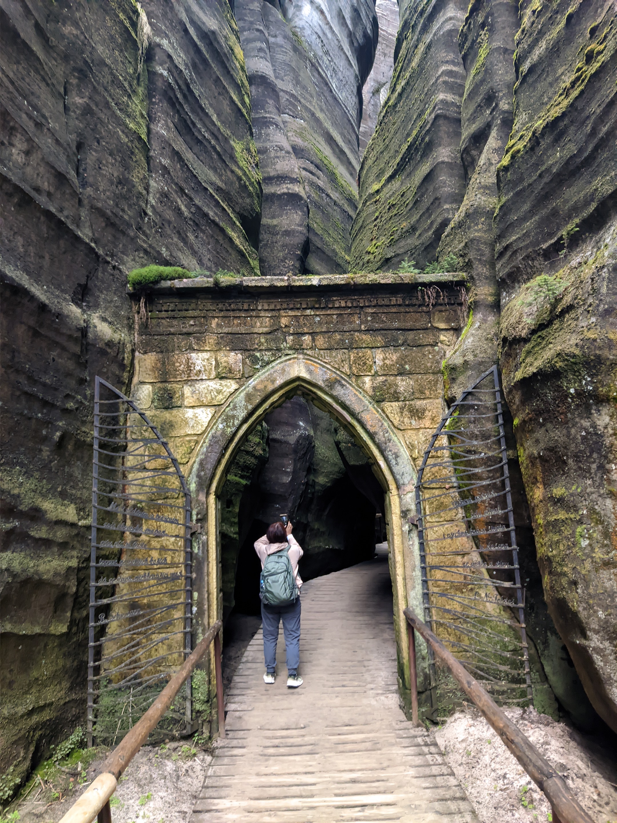 Sachiko photographing the gothic gate at Adrspach rock labyrinth